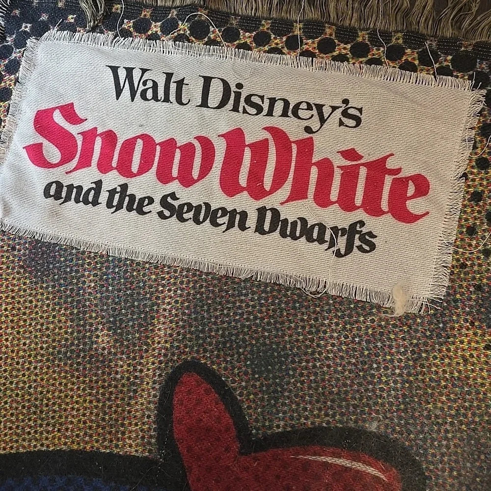 Disney Snow White Princess Celebration Tapestry Throw Blanket 70H x‎ 52W